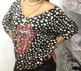 Blusa morcego decote v poa preta