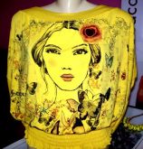 Blusa amarela ampla