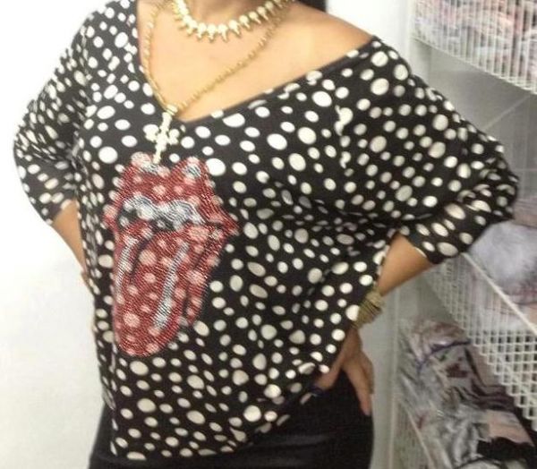 Blusa morcego decote v poa preta